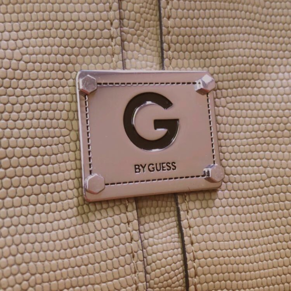 Guess mini purse - Picture 2 of 4